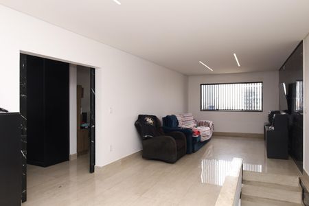 Sala 2 de casa para alugar com 6 quartos, 300m² em Cidade Antônio Estêvão de Carvalho, São Paulo