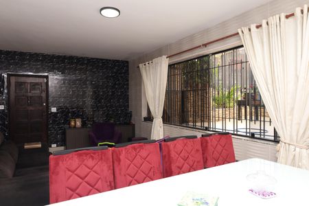 Casa para alugar com 300m², 6 quartos e 3 vagasSala