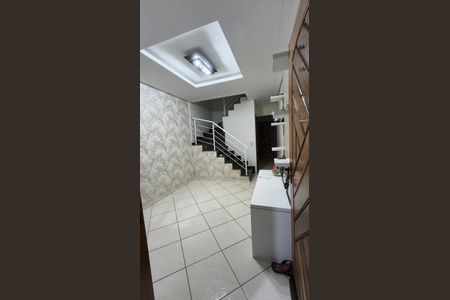 Sala de casa de condomínio para alugar com 2 quartos, 90m² em Vila Ré, São Paulo