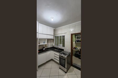 Cozinha de casa de condomínio para alugar com 2 quartos, 90m² em Vila Ré, São Paulo
