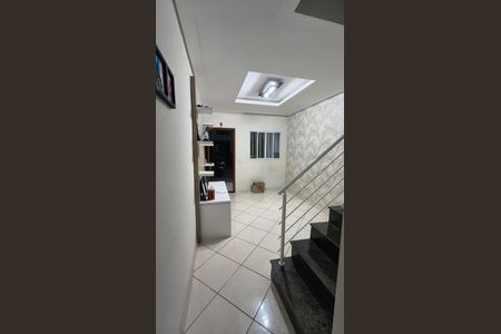 Sala de casa de condomínio para alugar com 2 quartos, 90m² em Vila Ré, São Paulo