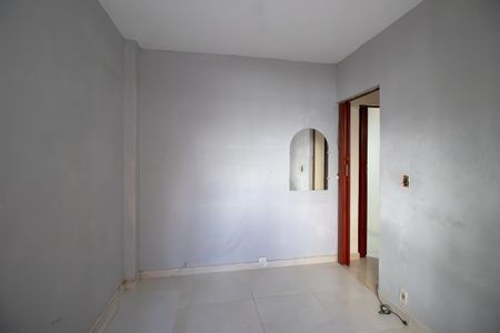 Quarto 2 de apartamento para alugar com 2 quartos, 50m² em Olaria, Rio de Janeiro