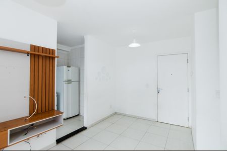 Sala de apartamento para alugar com 2 quartos, 50m² em Jardim Cocaia, Guarulhos