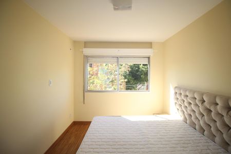 Quarto 1 de apartamento para alugar com 2 quartos, 65m² em Jardim Itu, Porto Alegre