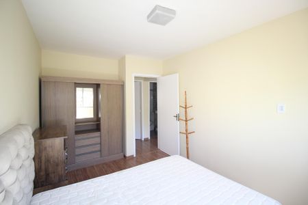 Quarto 1 de apartamento para alugar com 2 quartos, 65m² em Jardim Itu, Porto Alegre