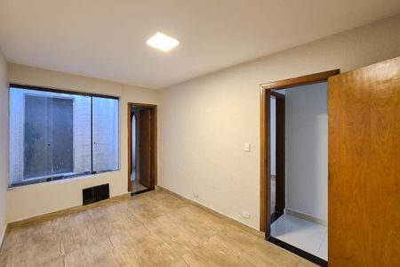 Casa para alugar com 150m², 3 quartos e 3 vagas Casa para alugar com 150m², 3 quartos e 3 vagasSuíte