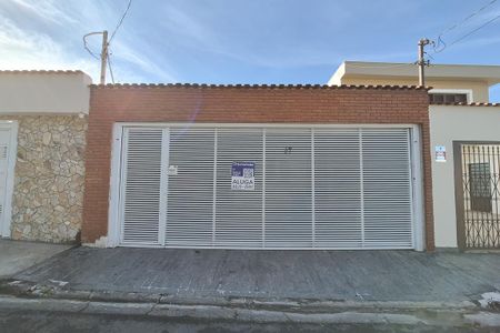 Casa para alugar com 150m², 3 quartos e 3 vagas Casa para alugar com 150m², 3 quartos e 3 vagasfachada