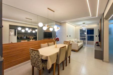 Sala de apartamento para alugar com 2 quartos, 70m² em Guilhermina, Praia Grande