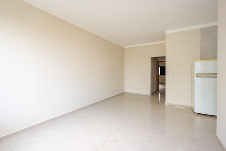 Casa para alugar com 77m², 3 quartos e 2 vagasSala