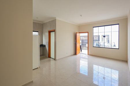 Casa para alugar com 77m², 3 quartos e 2 vagasSala