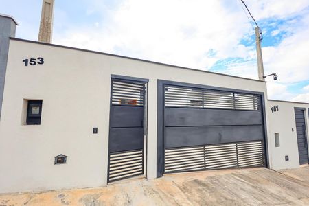 Casa para alugar com 77m², 3 quartos e 2 vagasFachada