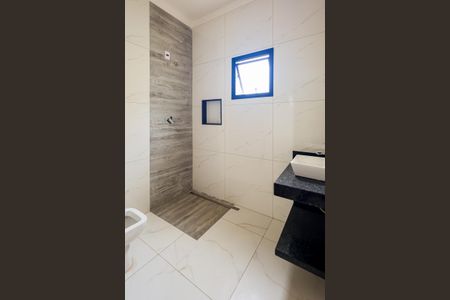 Casa para alugar com 77m², 3 quartos e 2 vagasBanheiro