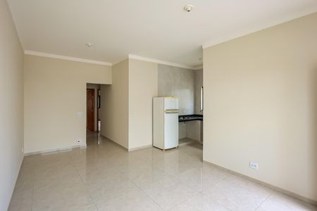 Casa para alugar com 77m², 3 quartos e 2 vagasSala