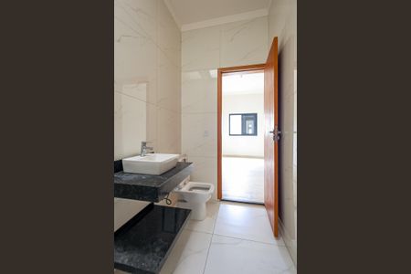 Casa para alugar com 77m², 3 quartos e 2 vagasBanheiro da Suíte