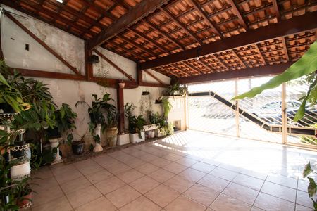 Casa à venda com 240m², 3 quartos e 2 vagas Casa à venda com 240m², 3 quartos e 2 vagasGaragem
