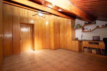 Casa à venda com 240m², 3 quartos e 2 vagas Casa à venda com 240m², 3 quartos e 2 vagasSótão