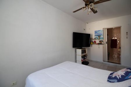 Casa à venda com 240m², 3 quartos e 2 vagas Casa à venda com 240m², 3 quartos e 2 vagasQuarto 2 - Suíte