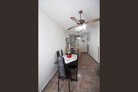 Casa à venda com 240m², 3 quartos e 2 vagas Casa à venda com 240m², 3 quartos e 2 vagasSala