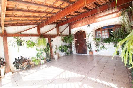 Casa à venda com 240m², 3 quartos e 2 vagas Casa à venda com 240m², 3 quartos e 2 vagasGaragem