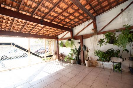 Casa à venda com 240m², 3 quartos e 2 vagas Casa à venda com 240m², 3 quartos e 2 vagasGaragem