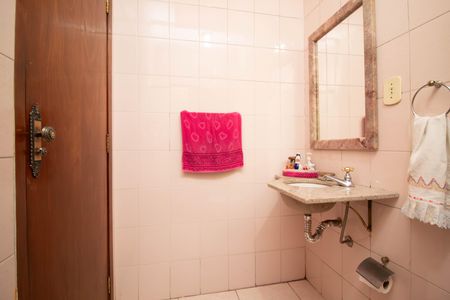Casa à venda com 240m², 3 quartos e 2 vagas Casa à venda com 240m², 3 quartos e 2 vagasBanheiro