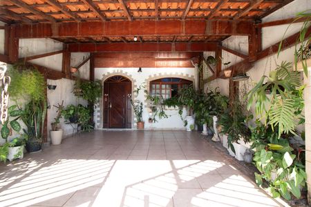 Casa à venda com 240m², 3 quartos e 2 vagas Casa à venda com 240m², 3 quartos e 2 vagasGaragem
