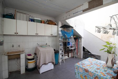 Casa à venda com 240m², 3 quartos e 2 vagas Casa à venda com 240m², 3 quartos e 2 vagasÁrea de Serviço
