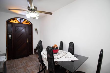 Casa à venda com 240m², 3 quartos e 2 vagas Casa à venda com 240m², 3 quartos e 2 vagasSala