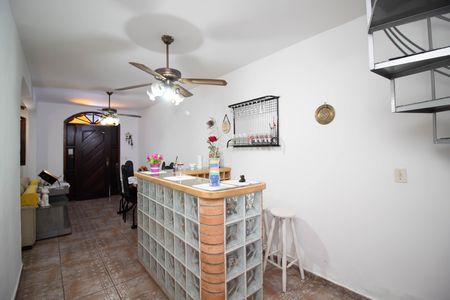 Casa à venda com 240m², 3 quartos e 2 vagas Casa à venda com 240m², 3 quartos e 2 vagasSala