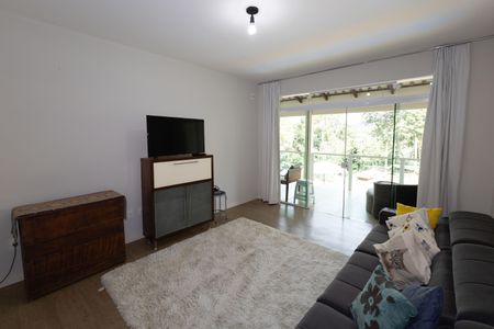 Casa de condomínio à venda com 480m², 5 quartos e 10 vagasSala de TV
