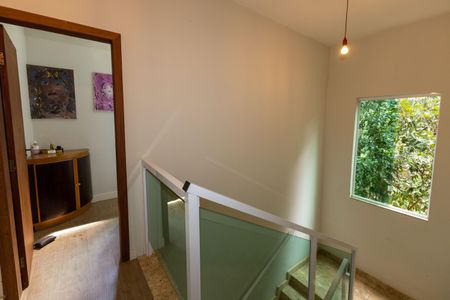 Casa de condomínio à venda com 480m², 5 quartos e 10 vagasEscada
