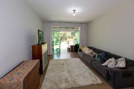 Casa de condomínio à venda com 480m², 5 quartos e 10 vagasSala de TV
