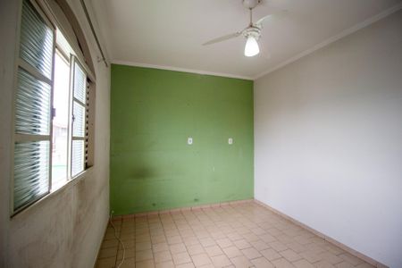 Casa para alugar com 60m², 2 quartos e 2 vagasQuarto 1