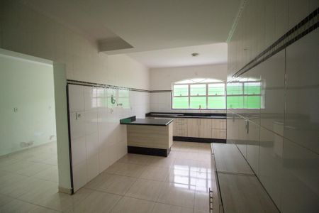 Casa para alugar com 60m², 2 quartos e 2 vagasCozinha