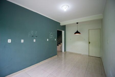 Casa para alugar com 60m², 2 quartos e 2 vagasSala