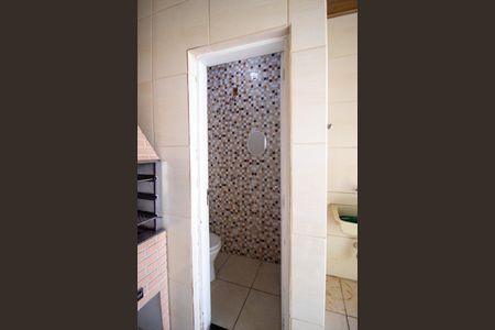 Casa para alugar com 60m², 2 quartos e 2 vagasBanheiro de serviço