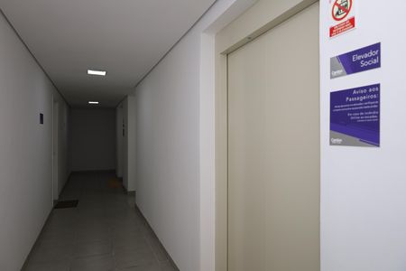 Apartamento à venda com 35m², 2 quartos e sem vagaÁrea comum - Saguão do andar