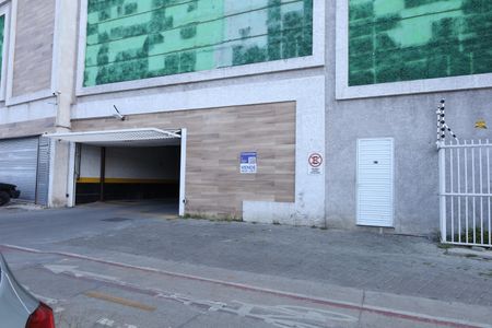 Apartamento à venda com 35m², 2 quartos e sem vagaPlaca instalada na fachada do condomínio - Código da placa: MWXC-131