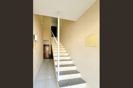 Apartamento para alugar com 50m², 2 quartos e 1 vagaEscada