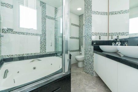 Casa para alugar com 362m², 4 quartos e 3 vagasBanheiro 3