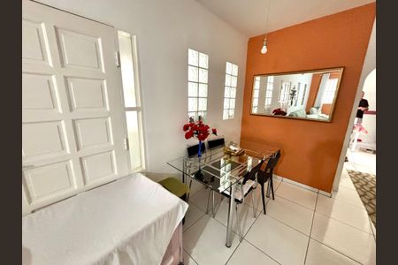 Casa à venda com 125m², 5 quartos e 2 vagasSala