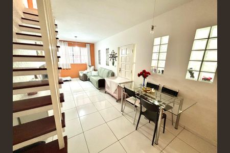 Casa à venda com 125m², 5 quartos e 2 vagasSala