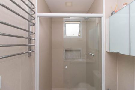 Casa de condomínio para alugar com 100m², 2 quartos e 2 vagas Casa de condomínio para alugar com 100m², 2 quartos e 2 vagasBanheiro da Suíte 1