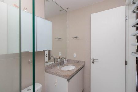 Casa de condomínio para alugar com 100m², 2 quartos e 2 vagas Casa de condomínio para alugar com 100m², 2 quartos e 2 vagasBanheiro da Suíte 1