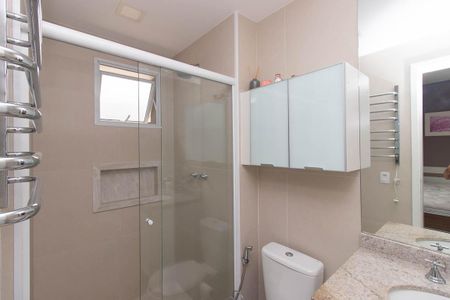 Casa de condomínio para alugar com 100m², 2 quartos e 2 vagas Casa de condomínio para alugar com 100m², 2 quartos e 2 vagasBanheiro da Suíte 1