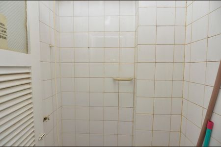 Apartamento à venda com 85m², 2 quartos e sem vaga Apartamento à venda com 85m², 2 quartos e sem vagaBanheiro de Serviço