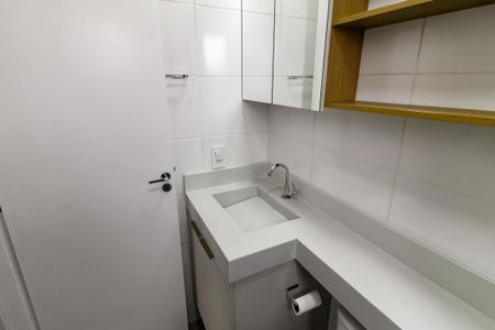Banheiro de apartamento para alugar com 1 quarto, 24m² em Paraíso do Morumbi, São Paulo
