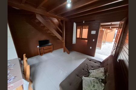 Sala de casa para alugar com 2 quartos, 48m² em São João do Rio Vermelho, Florianópolis