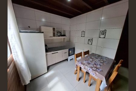 Cozinha de casa para alugar com 2 quartos, 48m² em São João do Rio Vermelho, Florianópolis