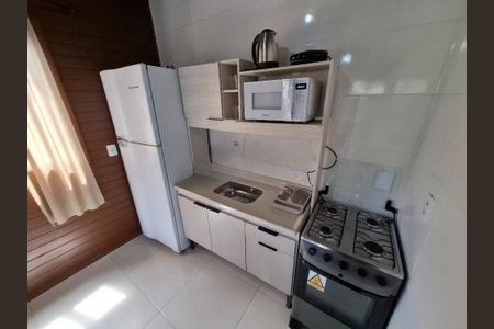 Cozinha de casa para alugar com 2 quartos, 48m² em São João do Rio Vermelho, Florianópolis